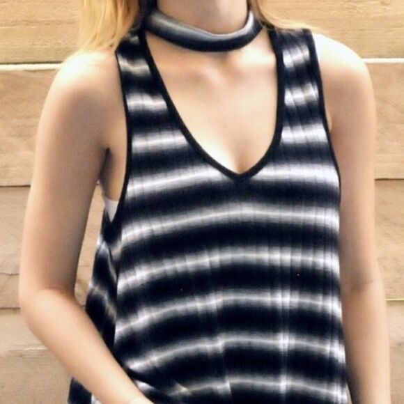 Striped Sleeveless  Choker Top - Picture 6 of 8
